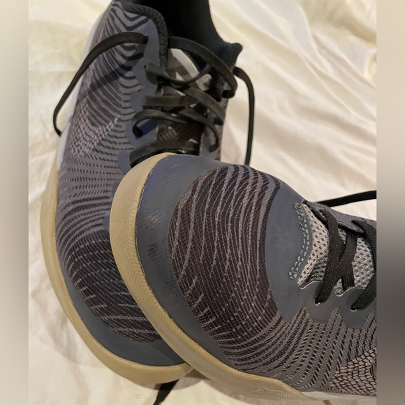 EUC Nike Kobe Mentality Basketball Shoes, size 6.5 Y/39, black/grey color main image 8